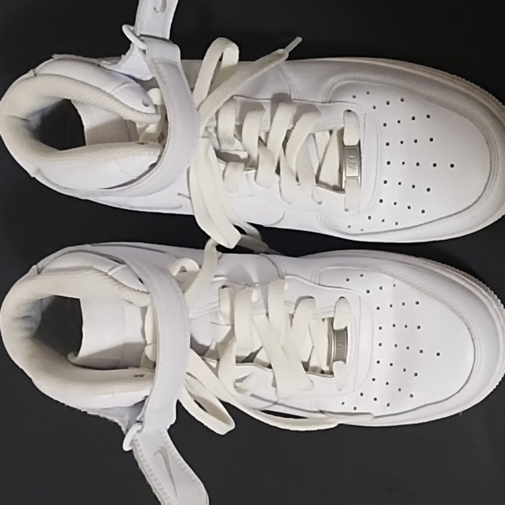 Men's pre-owned sneakers